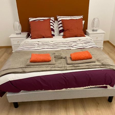 Grand F4 De 71M2 Pour 6 Personnes En Plein Centre Ville Arpajon Luaran gambar