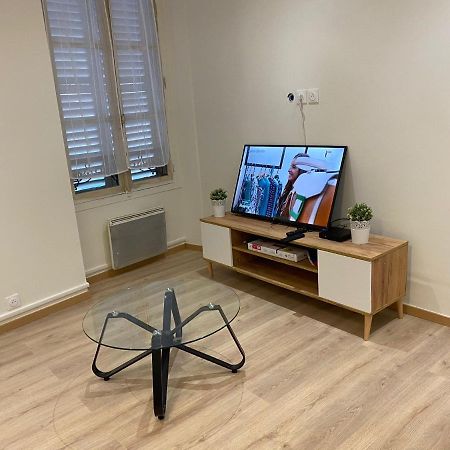 Grand F4 De 71M2 Pour 6 Personnes En Plein Centre Ville Arpajon Luaran gambar