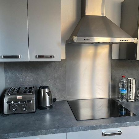 Grand F4 De 71M2 Pour 6 Personnes En Plein Centre Ville Arpajon Luaran gambar