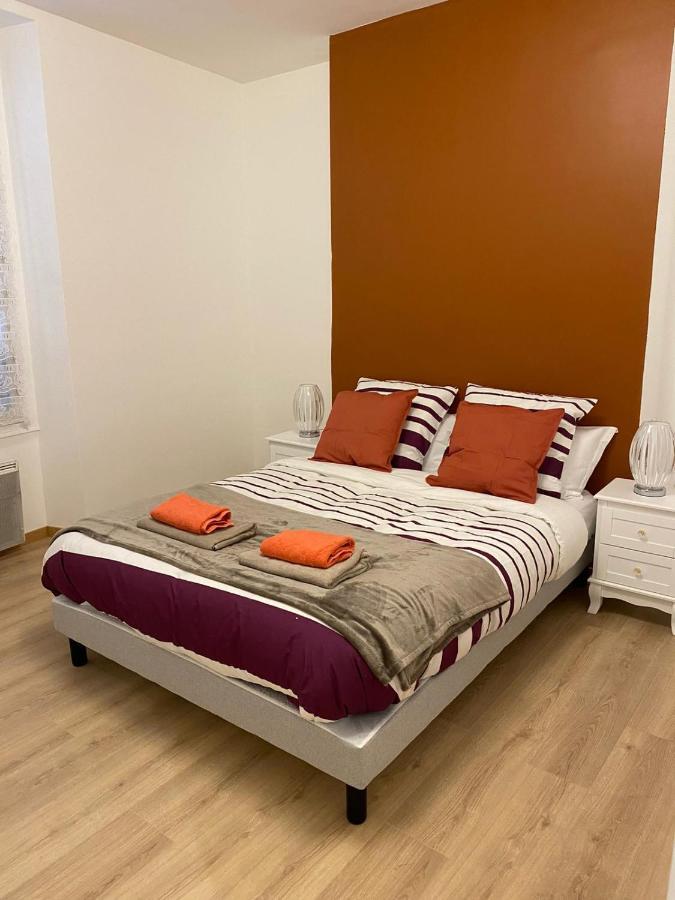 Grand F4 De 71M2 Pour 6 Personnes En Plein Centre Ville Arpajon Luaran gambar