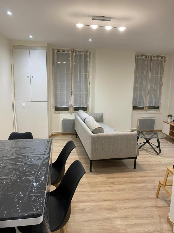 Grand F4 De 71M2 Pour 6 Personnes En Plein Centre Ville Arpajon Luaran gambar