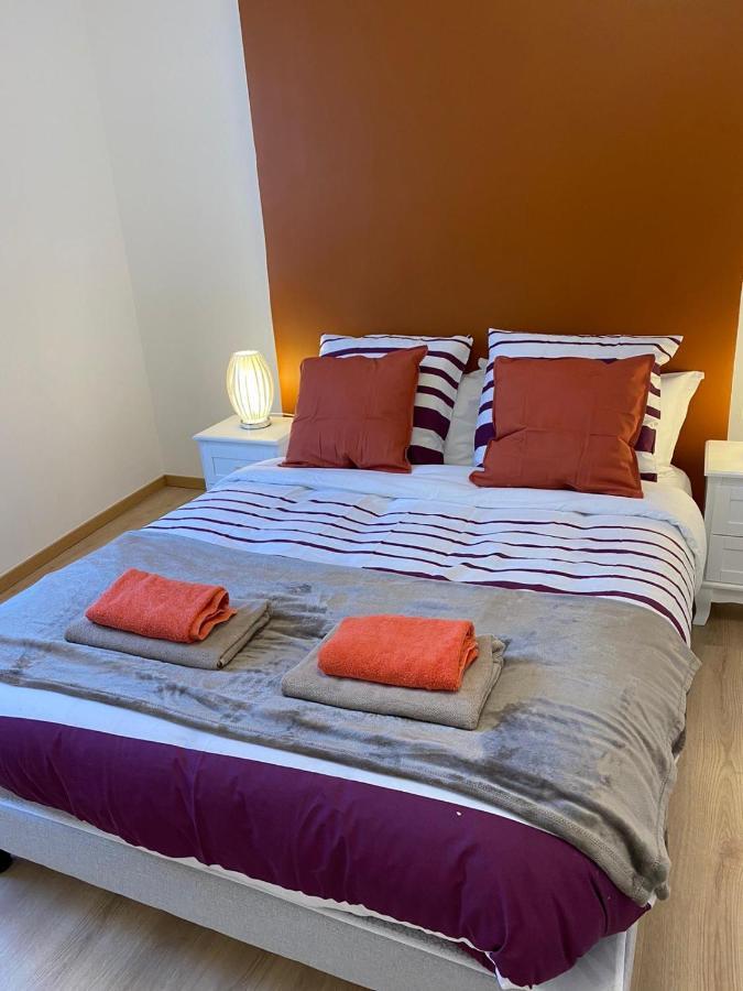 Grand F4 De 71M2 Pour 6 Personnes En Plein Centre Ville Arpajon Luaran gambar