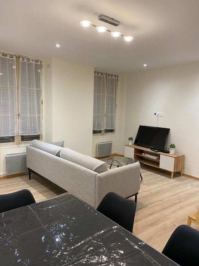 Grand F4 De 71M2 Pour 6 Personnes En Plein Centre Ville Arpajon Luaran gambar
