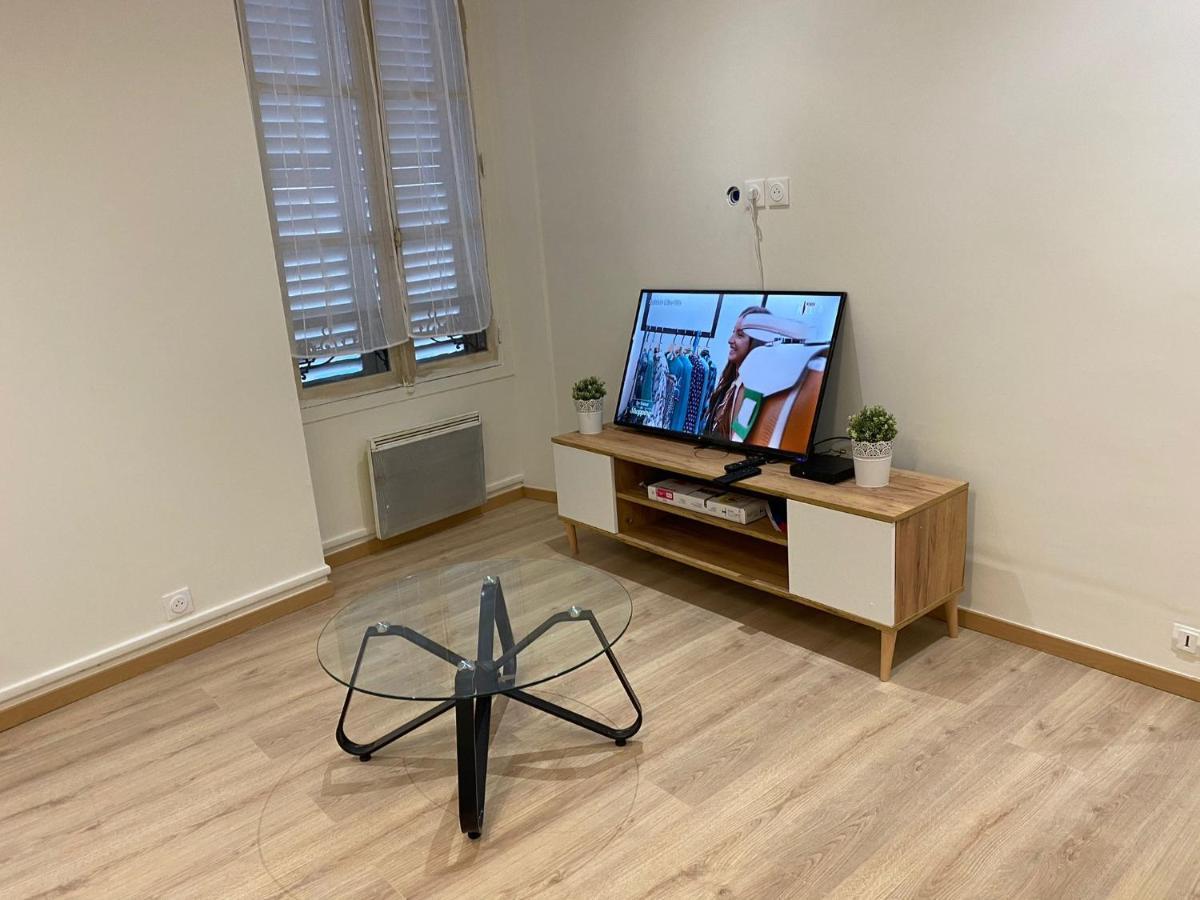 Grand F4 De 71M2 Pour 6 Personnes En Plein Centre Ville Arpajon Luaran gambar
