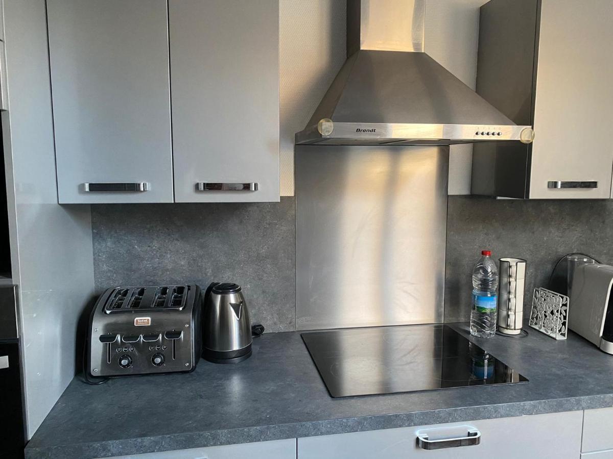 Grand F4 De 71M2 Pour 6 Personnes En Plein Centre Ville Arpajon Luaran gambar