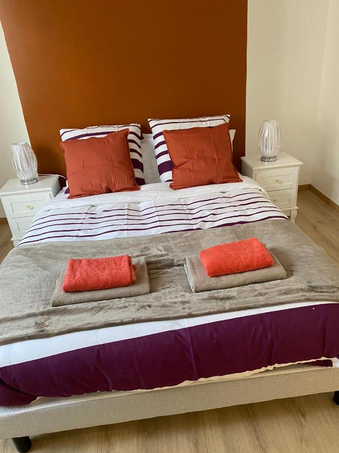 Grand F4 De 71M2 Pour 6 Personnes En Plein Centre Ville Arpajon Luaran gambar