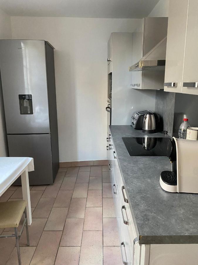 Grand F4 De 71M2 Pour 6 Personnes En Plein Centre Ville Arpajon Luaran gambar