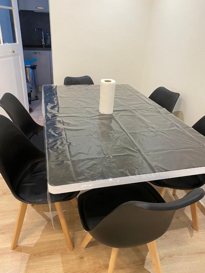 Grand F4 De 71M2 Pour 6 Personnes En Plein Centre Ville Arpajon Luaran gambar