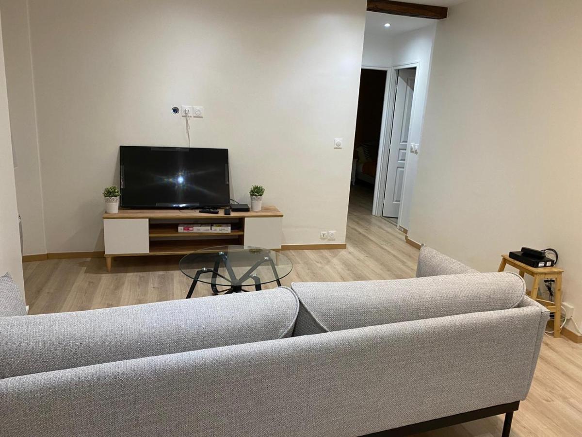 Grand F4 De 71M2 Pour 6 Personnes En Plein Centre Ville Arpajon Luaran gambar