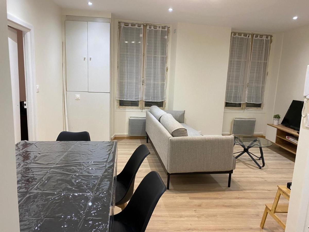 Grand F4 De 71M2 Pour 6 Personnes En Plein Centre Ville Arpajon Luaran gambar